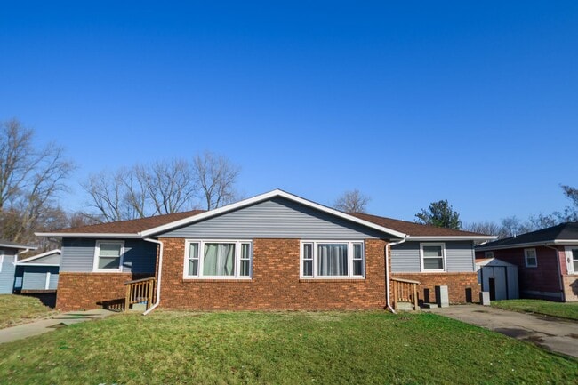 Building Photo - 5266-68 Plaza Ave