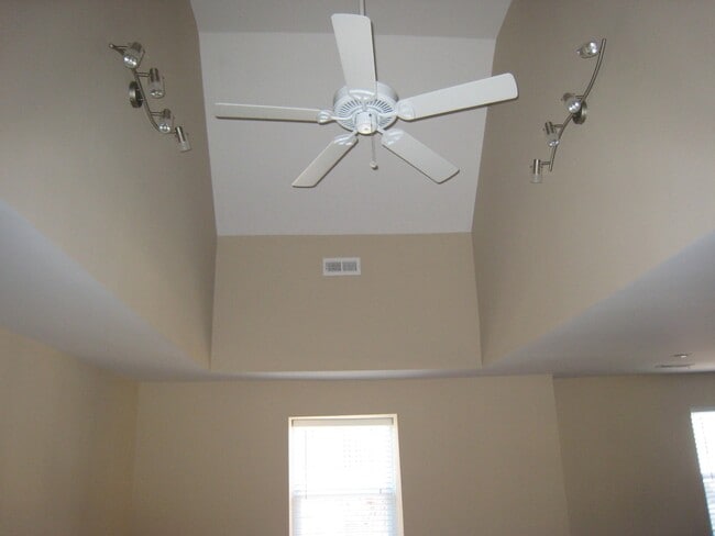 Building Photo - 224 York Rd Unit 2