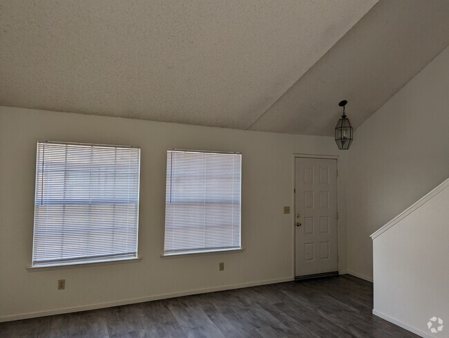 Building Photo - 811 W Tulare Rd Unit 3 bedrooms Rental