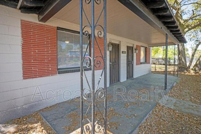4114 Moncrief Rd