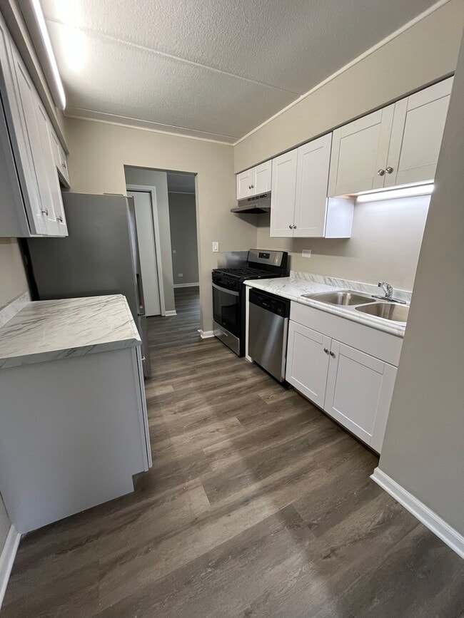 Photo - 914 School St