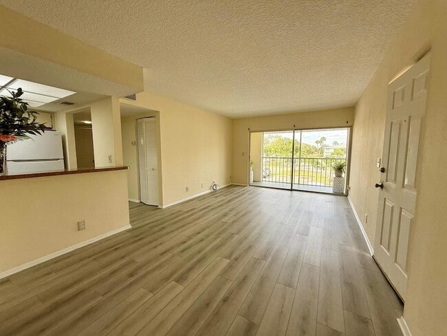 Photo - 1520 SE Royal Green Cir Unit 205