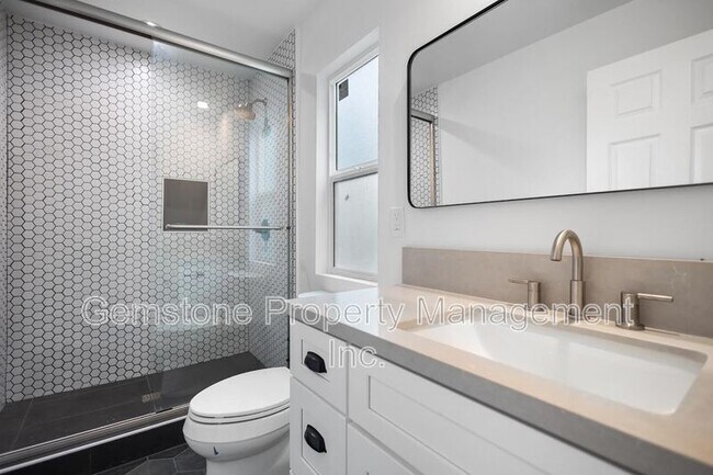 Photo - 4895 54th St