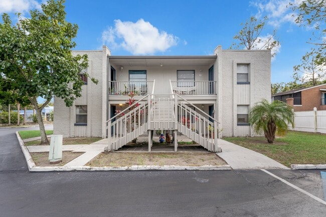 Building Photo - Conveniently Located 1 Bedroom, 1 Bath Apartment Near Downtown Orlando! Unit P1: Henley Park #5119-1