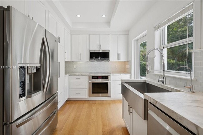 Building Photo - 2910 Calusa St