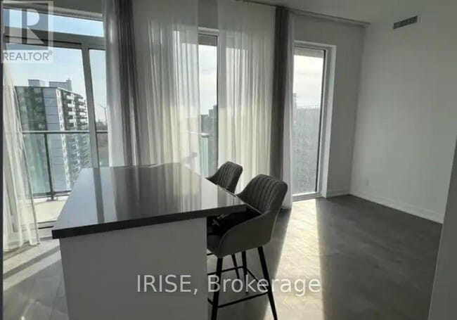 Photo - 270 Dufferin St Unit 807