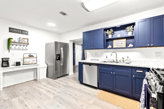 Photo - 208 Newcastle Dr