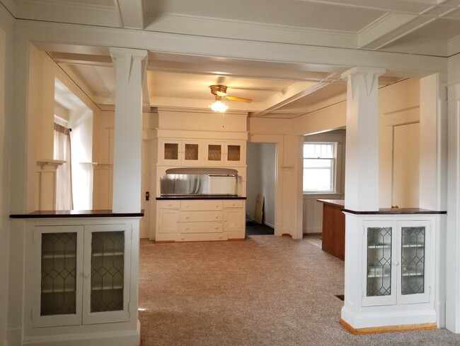 Building Photo - Triplex