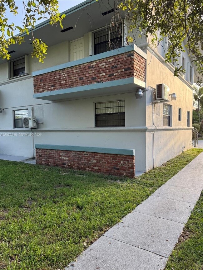 Building Photo - 4450 SW 67th Ave Unit A
