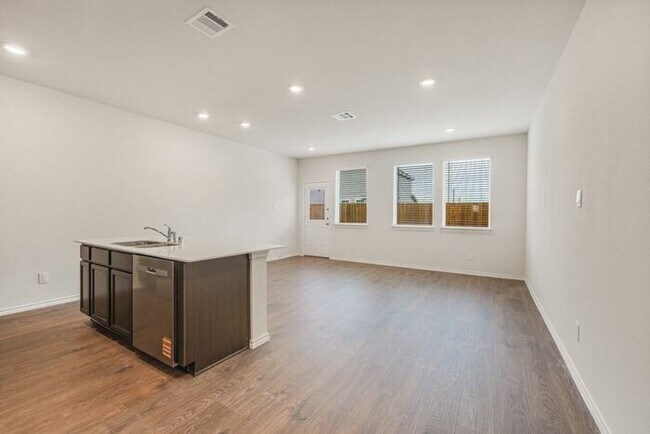 Photo - 6018 Primrose Rd