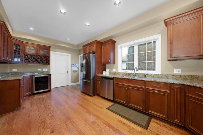Photo - 844 N Ellsworth St