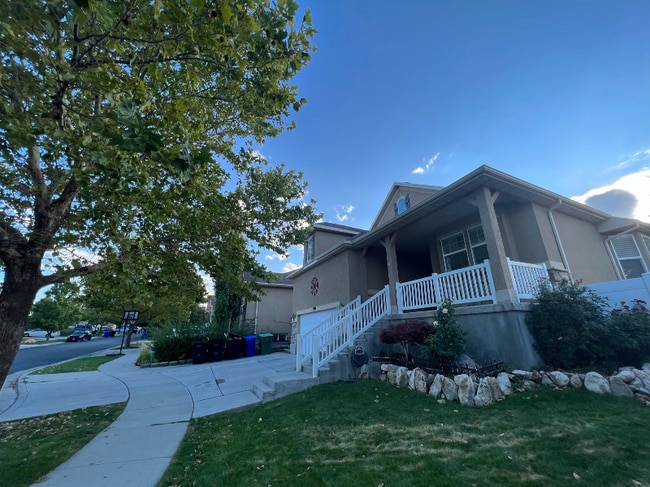 Building Photo - 7958 Big Sycamore Dr Rental