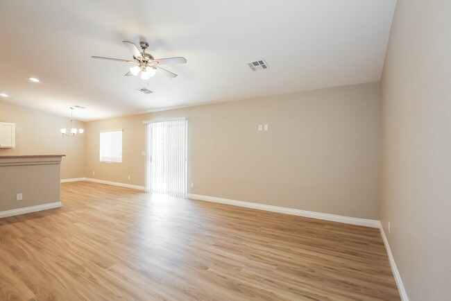 Photo - 5113 Pebble Rim St