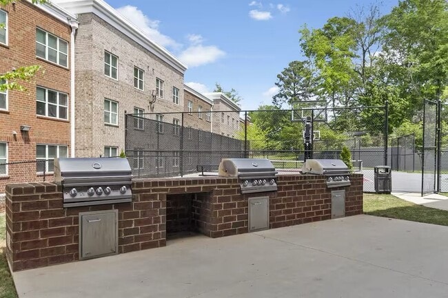 Photo - 680 6th Ave NE