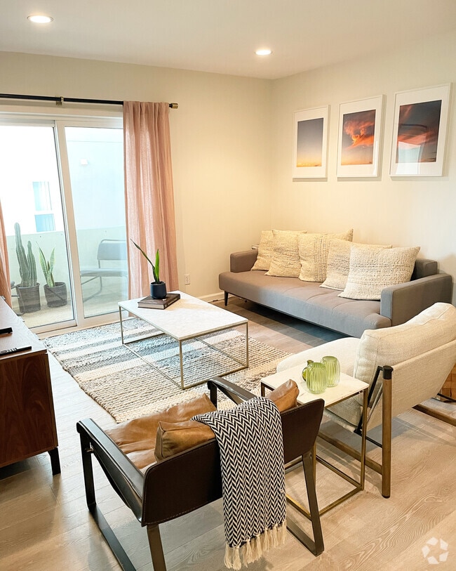 Building Photo - 1522 S Centinela Ave Unit Furnished Santa Monica1BR Rental