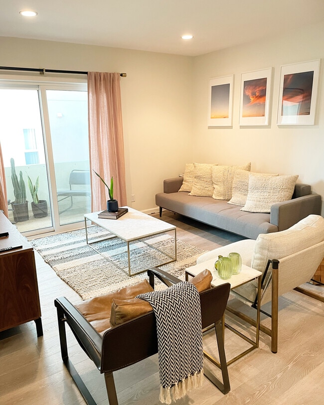 Building Photo - 1522 S Centinela Ave Unit Furnished Santa Monica1BR Rental