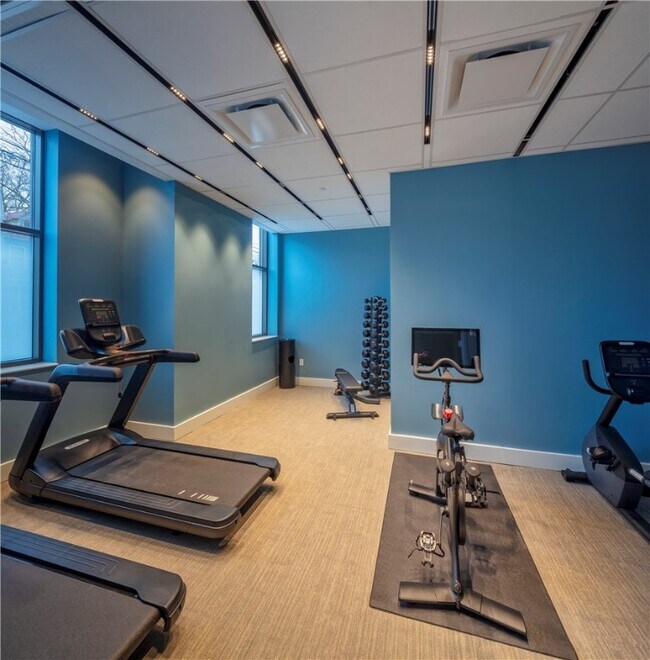 Photo - 105 W Court St