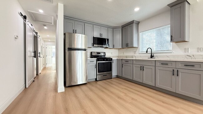 212 N 17th St