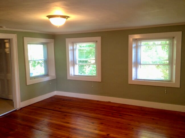 Original hardwood floors - 10 Mall St Unidad 3rd Floor