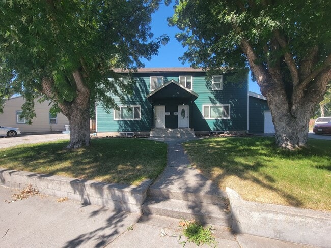 Spacious 3-Bed, 2-Bath Home with Fenced Ya... - Spacious 3-Bed, 2-Bath Home with Fenced Ya...