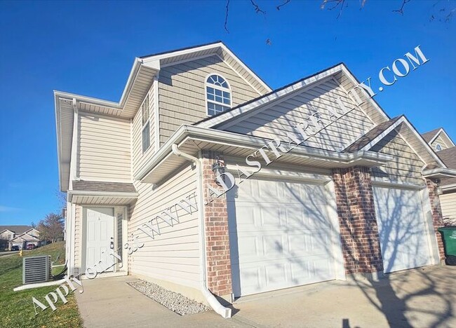 Beautiful Townhome in Blue Springs-Availab... - Beautiful Townhome in Blue Springs-Availab...