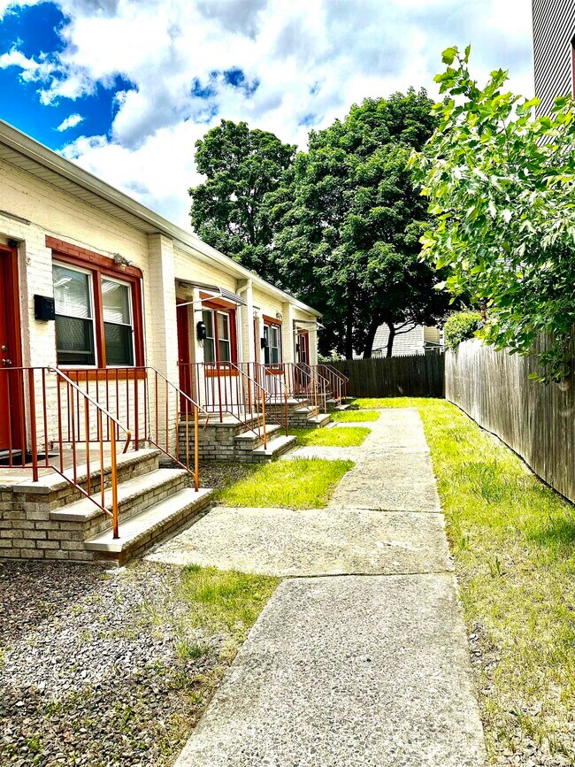 Building Photo - 31-33-33 Tillinghast St Unit 3