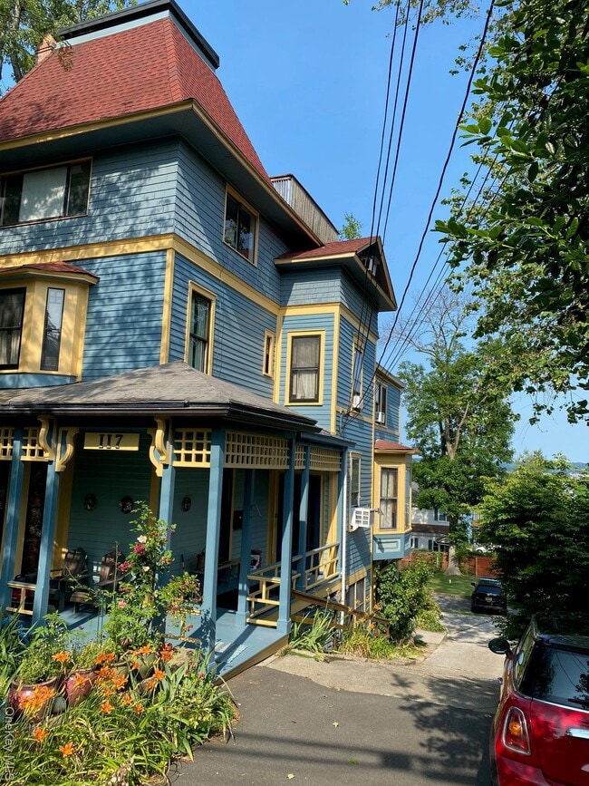 Building Photo - 117 S Broadway Unit South