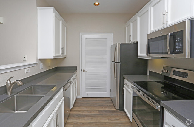 1x1-729 sf: Kitchen-W/D behind door - Gemello Village Rental