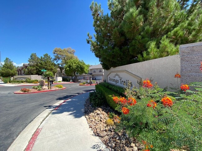 Building Photo - Charming 2 Bed/3Bath/2 Car Garage, Townhom...