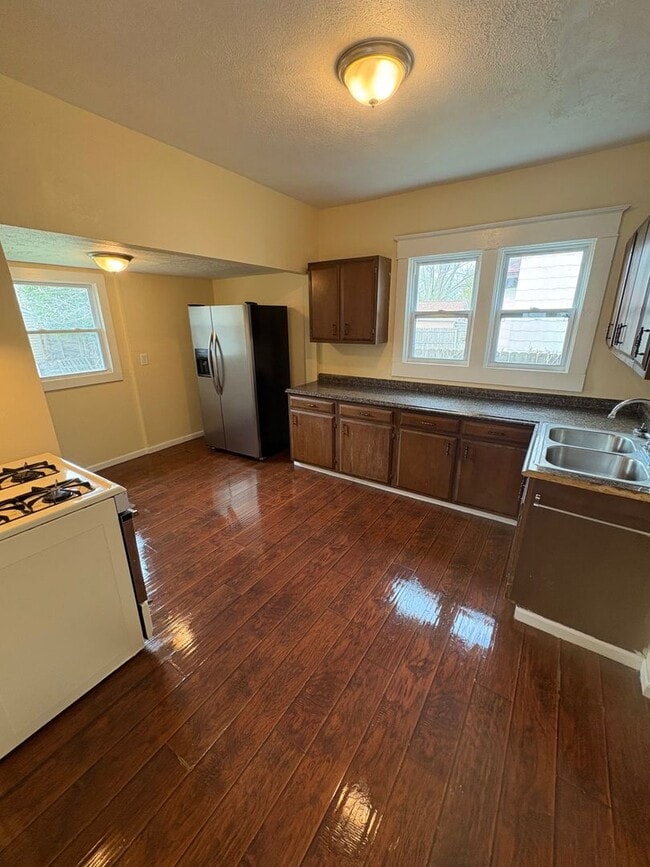 Building Photo - Home for Rent Northwest Rockford with Detached Garage