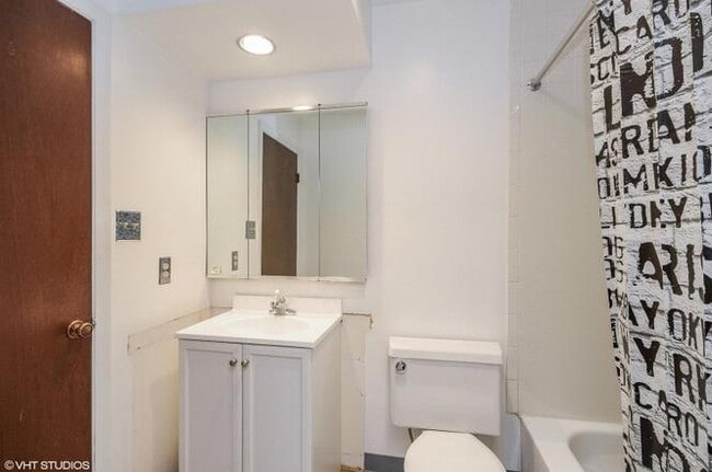 Photo - 310 E 60th Ct