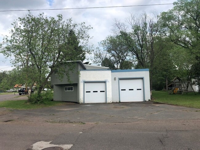 Photo - Charming 3-Bedroom Cloquet Home with Spacious Lot, Garage & Prime Location Near Parks and Golf