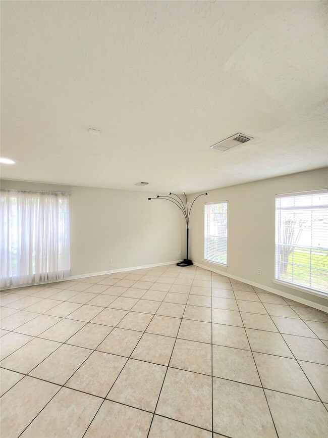 Building Photo - 14335 Berrington Dr