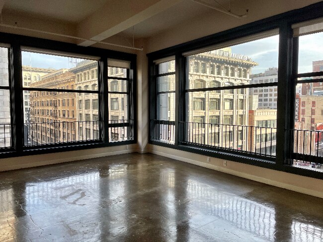 Photo - 315 W 5th St Unidad 309