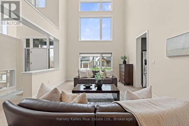 Photo - 157 Springside Cres