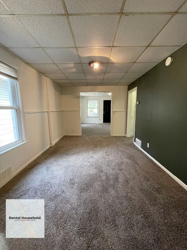 24 E Alexis Ave