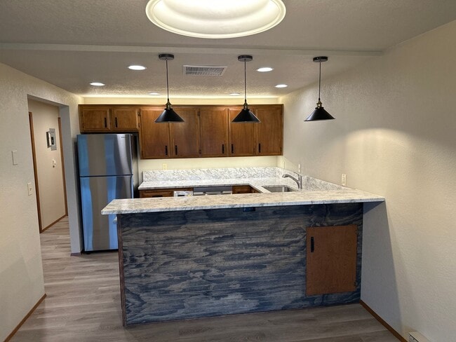 Building Photo - Large Mount Vernon 2 Bed 2 Bath Unit B