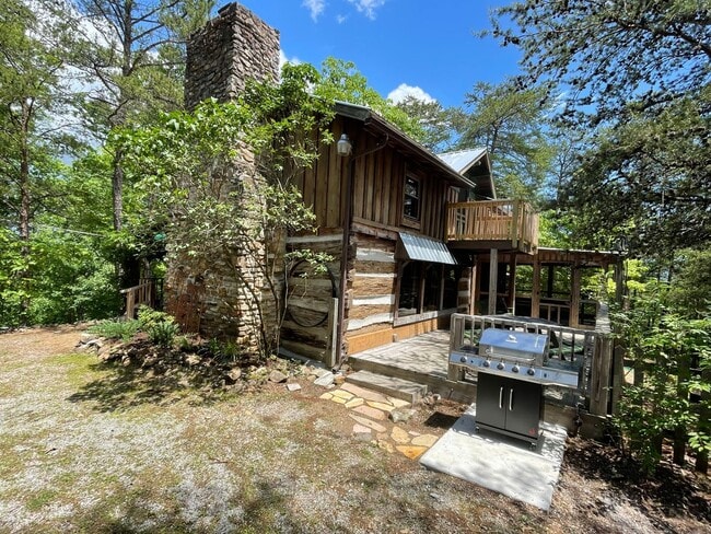 Building Photo - MOVE IN READY