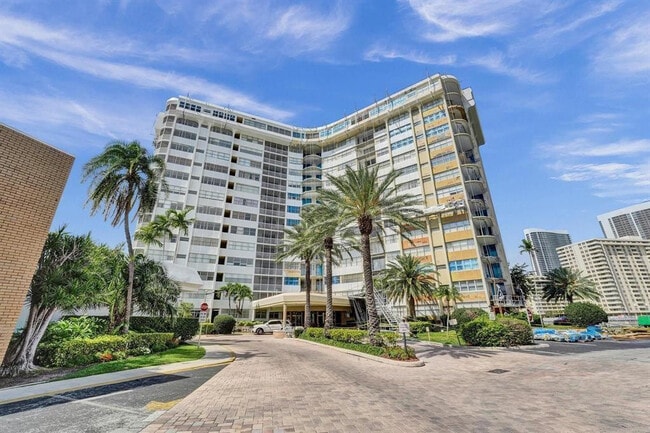 Building Photo - 100 Golden Isles Dr Unit 815