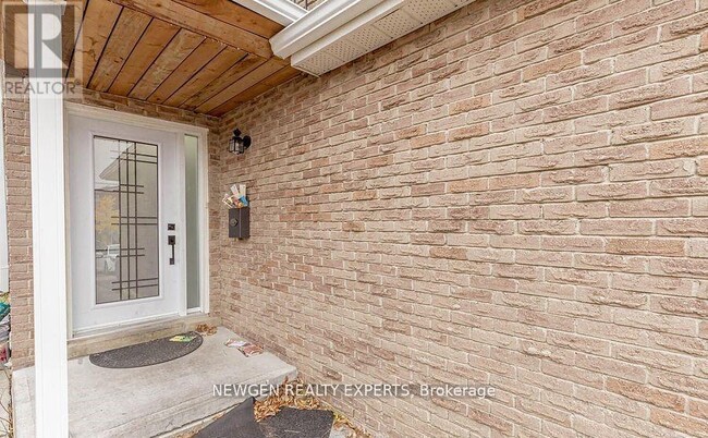 Photo - 101 Banting Crescent