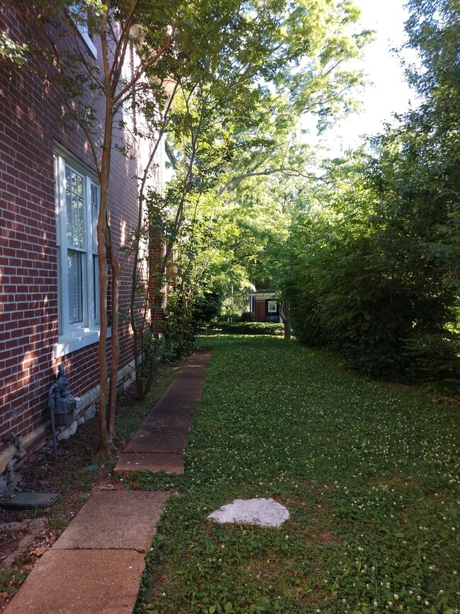 821 Vine St