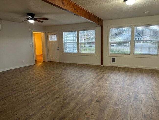 Photo - Recently renovated 4 bed, 2 bath home in Grants Pass!