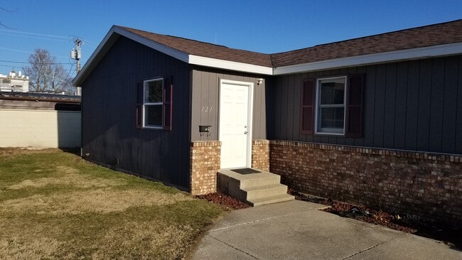 Photo - 121 S Front St