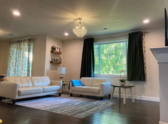 8135 NE 196th St