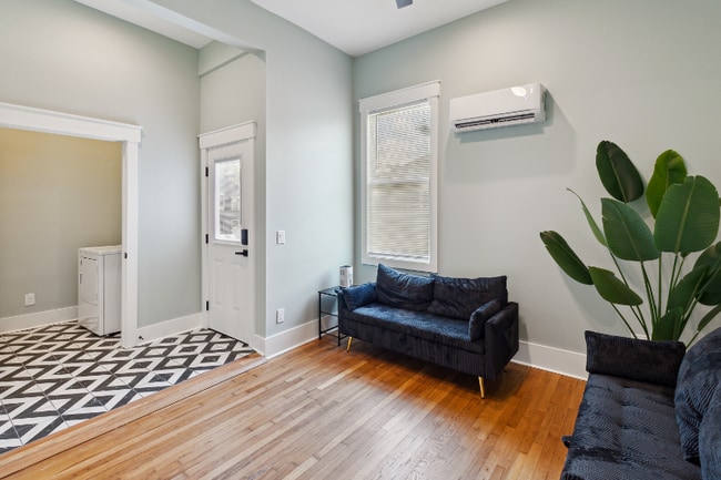 Photo - 1133 E Henry St