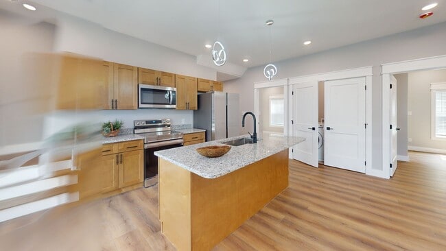 Building Photo - 5BR/5BA Fort Sanders Townhome | Corner of ...