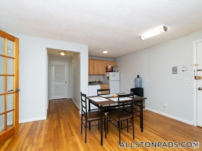 Building Photo - 20 Radcliffe Rd Rental
