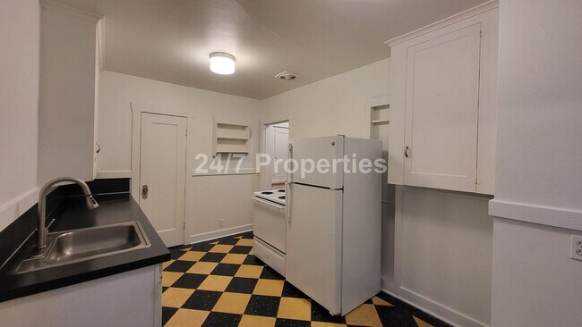 Photo - Large 1BD I 1BA Unit - Hawthorne Belmont! Unit 2922