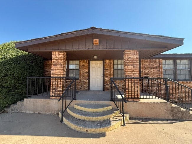 Building Photo - 4728 Taft Blvd Unit # 1
