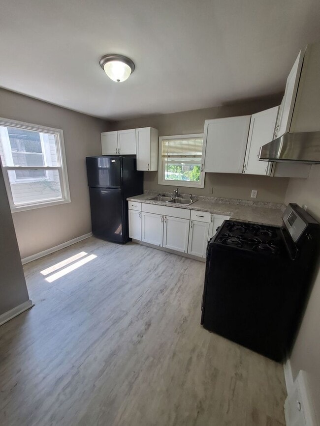 Building Photo - 5040 N 28th St Rental